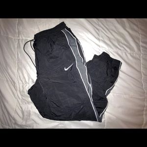 Nike Windbreaker Joggers 2XL Womens LIKE NEW